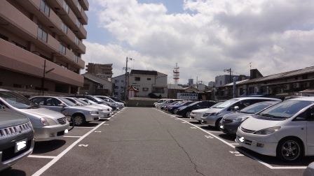 森伍成育駐車場